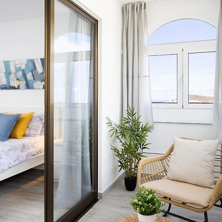 Castle Harbour Apartment Arona  Bagian luar foto