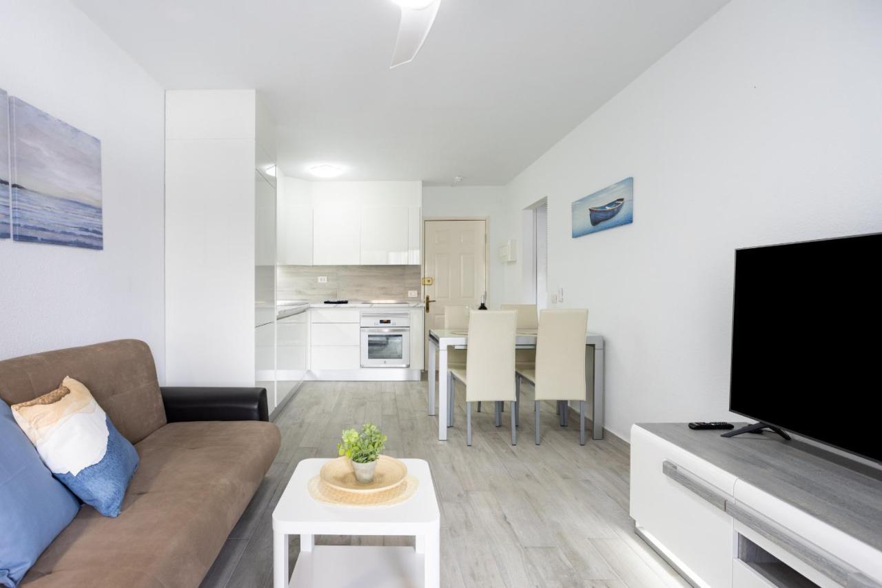 Castle Harbour Apartment Arona  Bagian luar foto