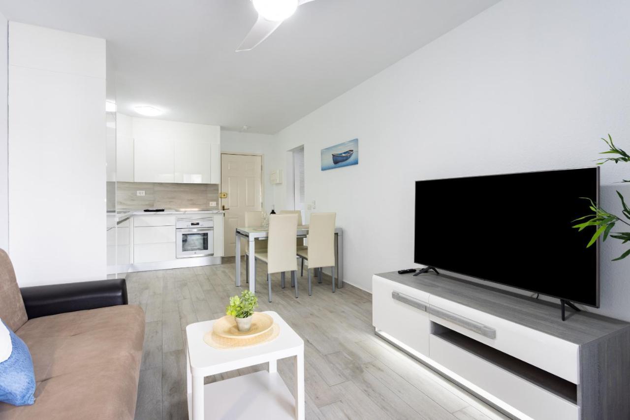 Castle Harbour Apartment Arona  Bagian luar foto
