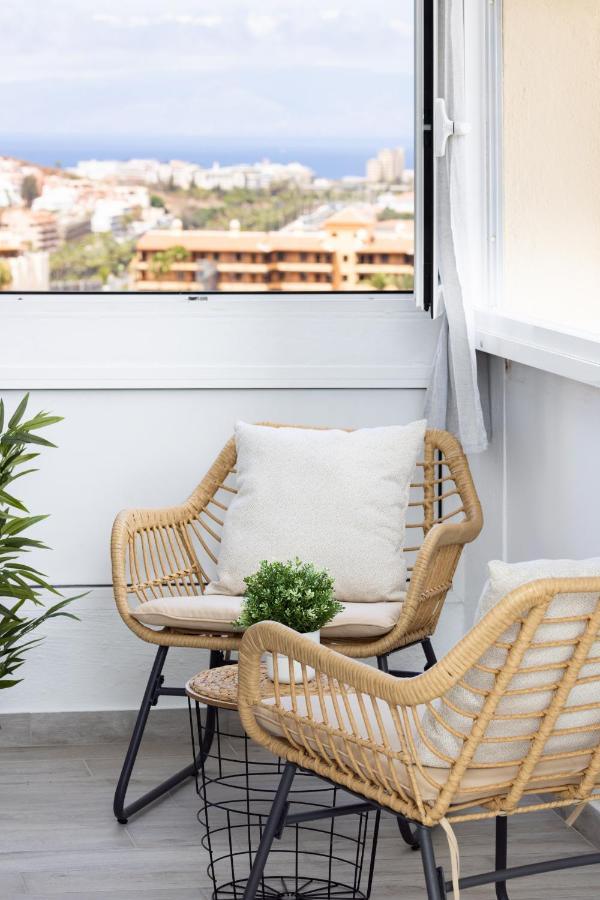 Castle Harbour Apartment Arona  Bagian luar foto