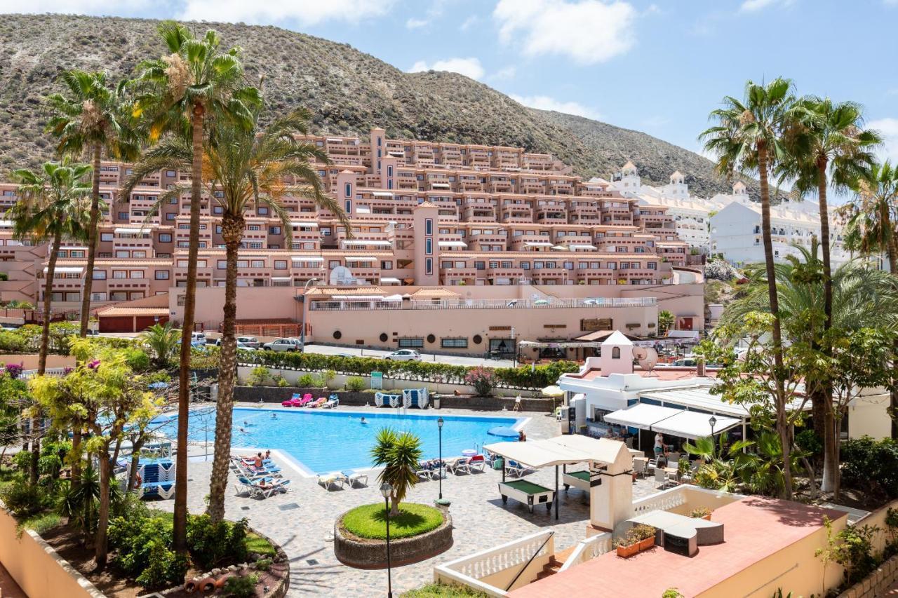 Castle Harbour Apartment Arona  Bagian luar foto