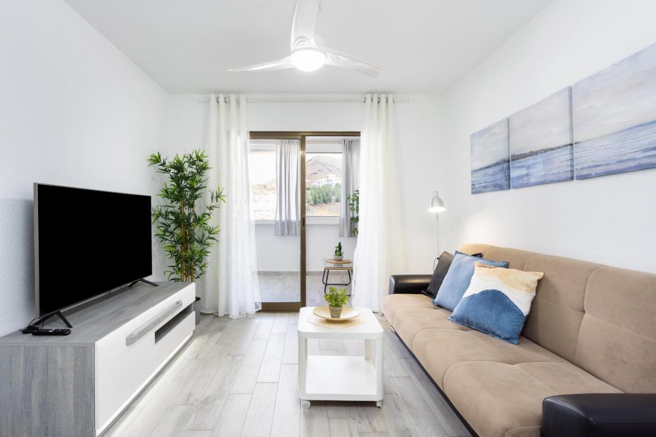 Castle Harbour Apartment Arona  Bagian luar foto