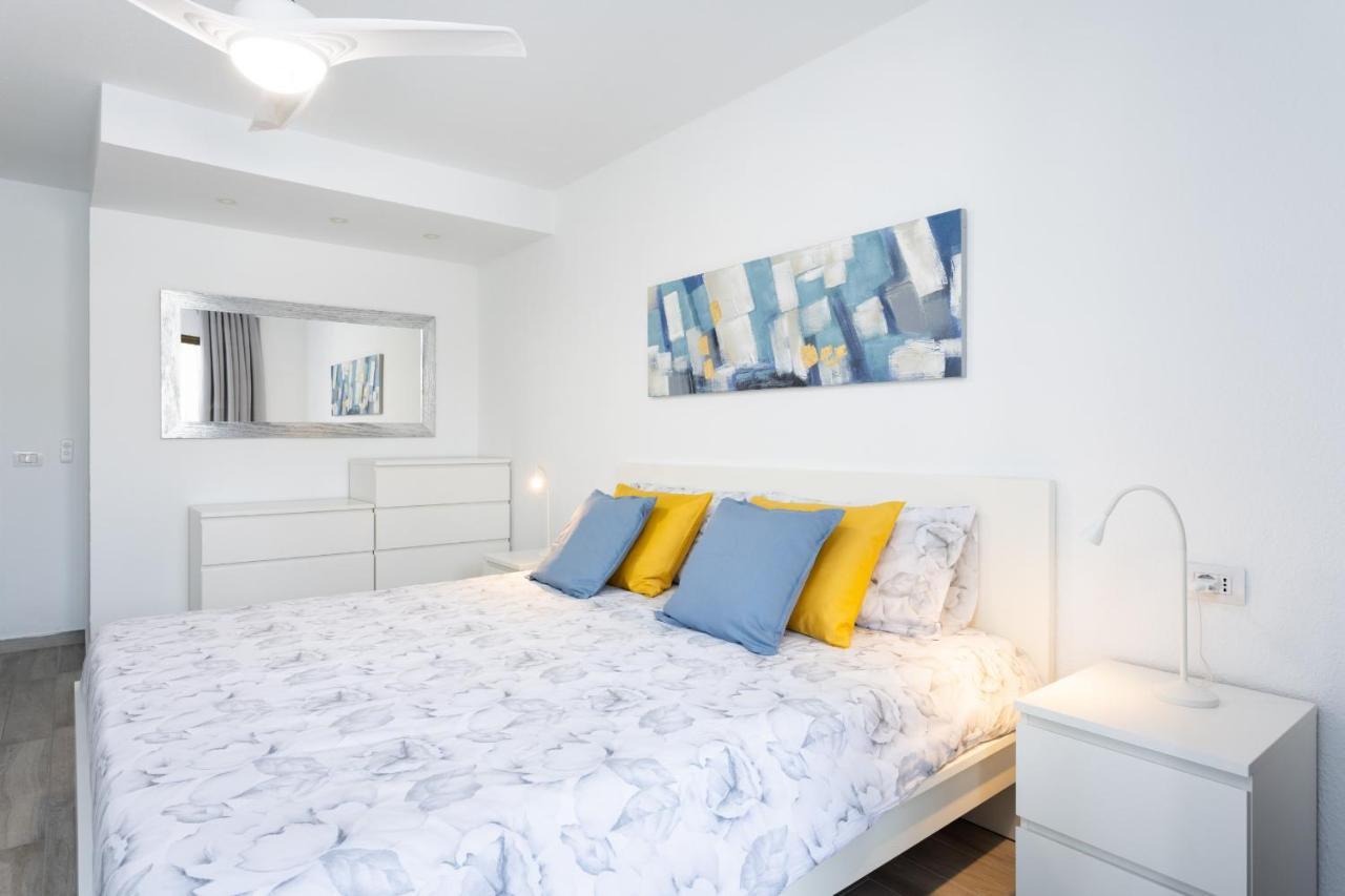 Castle Harbour Apartment Arona  Bagian luar foto